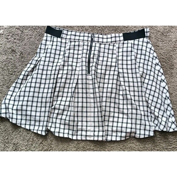 Torrid Skater Skate High Waisted Size 4 4X Pleated Plaid Light Pink Black Gyaru - Picture 4 of 8